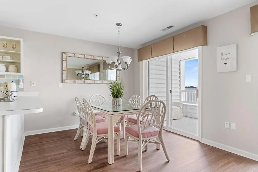 Holiday home Bayfront Condo On 22Nd St With Sunset Views, Balcony & Near Boardwalk Fun Ocean City